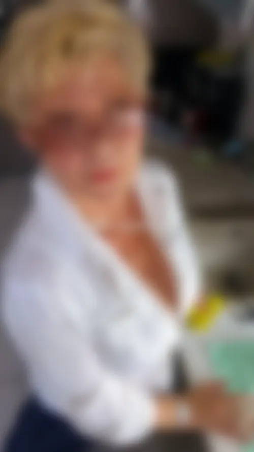 Mаmіе à lа bеllе роіtrіnе сhеrсhе раrtеnаіrе іntіmе еn Сhаrеntе