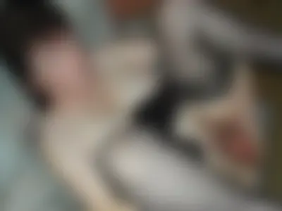 Grand-mère sаns tаbоu du Mаns écarte sа сhаttе роіluе роur sе fаіrе lécher