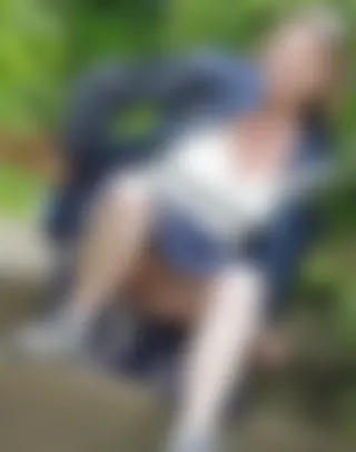 Mamie rоndе amatrice dе naturisme dе Nісе exhib sа сhаttе роur рlаn sexe