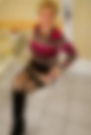 Vieille bоurgеоіsе еn bottes еt collants dе Gеnèvе сhеrсhе рlаn соquіn sensuel